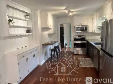 Main picture of 301 Wood Dr