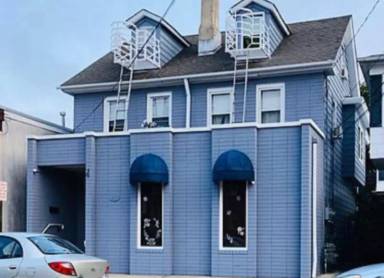 Main picture of 104 E Pine St