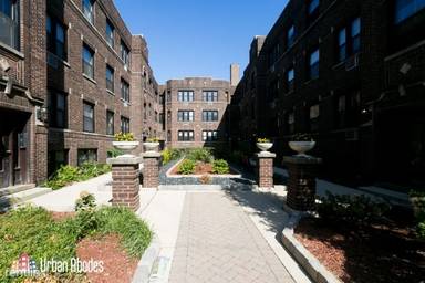 Main picture of 750 W Addison St