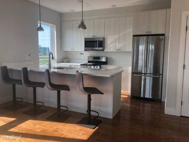 Main picture of 31 North Beacon St