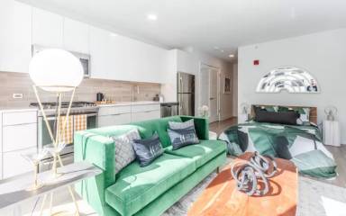 Main picture of 2357 N Lincoln Ave