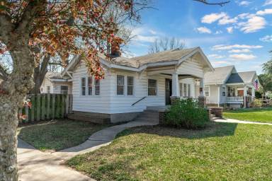 Main picture of 830 E Delmar St