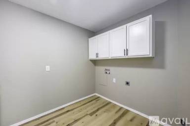 Main picture of 421 W 9th St