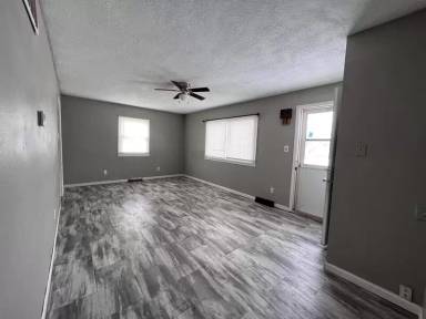 Main picture of 2400 Wisconsin St SW