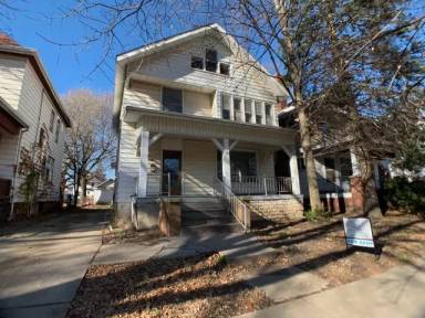 Main picture of 1121 N University St