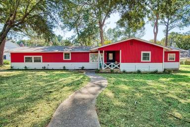 Main picture of 201 White Dr