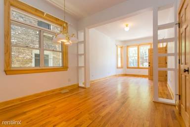 Main picture of 3057 W Lyndale St