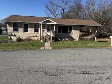 Main picture of 7 Lawrence Ave