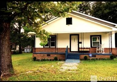 Main picture of 323 Martin Luther King Jr Dr