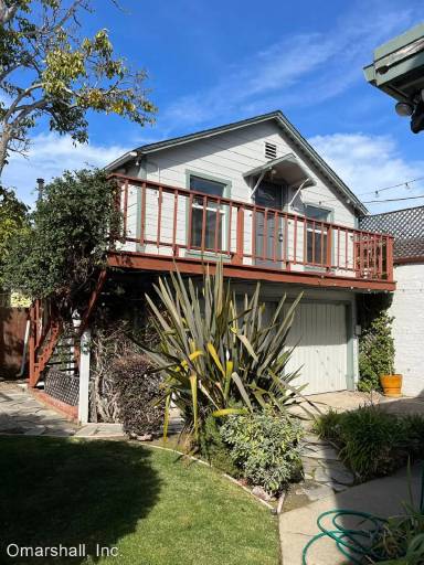 Main picture of Darling Burlingame upper unit Cottage