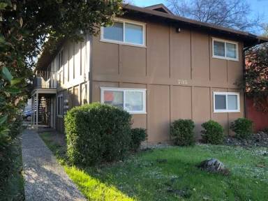 Main picture of 735 W 5th St