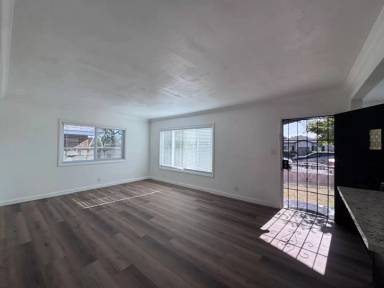 Main picture of 6320 Rose Ave