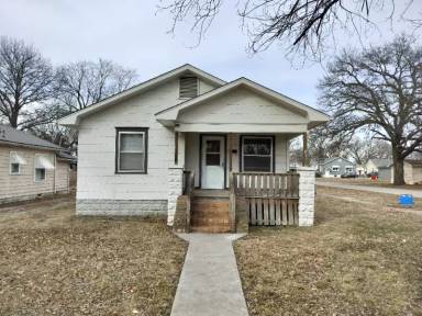 Main picture of 417 E Adams St