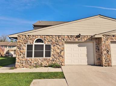 Main picture of 423 Springbrook Ct