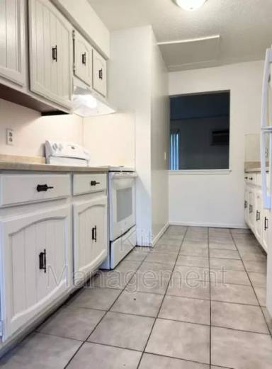 Main picture of 5730 Gay St