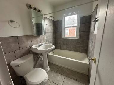 Main picture of 3046 S Moreland Blvd