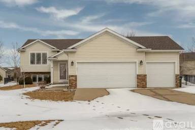 Main picture of 4633 Banff Ln NW