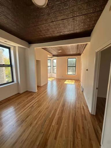 Main picture of 1002 W 18th St