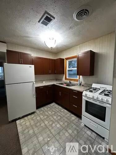Main picture of 6913 Queen Ave S