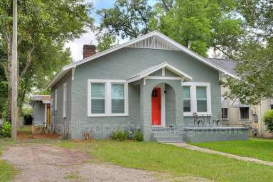 Main picture of 1008 1/2 Merry St