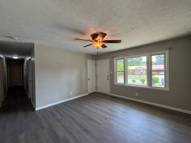 Main picture of 1616 Grandview Dr