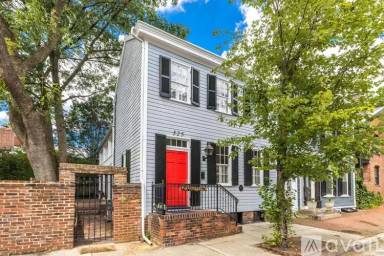 Main picture of 325 S Lee St