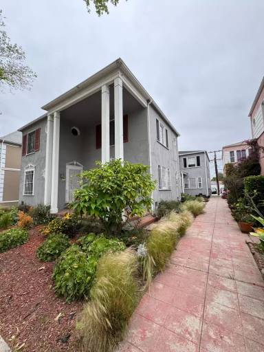 Main picture of 2617 W 42nd St