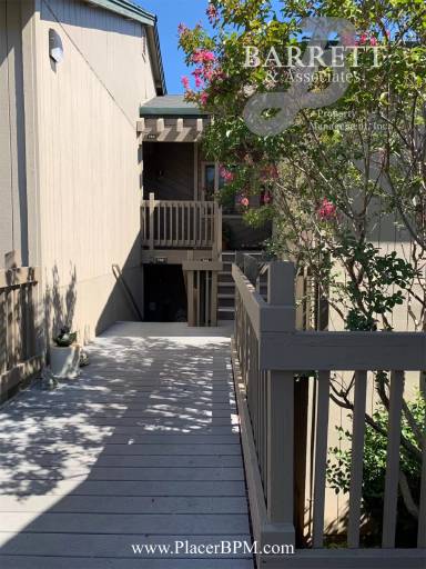 Main picture of 740 Dorothy Way