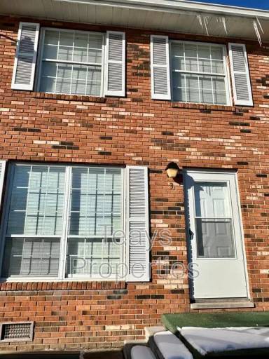 Main picture of 2624 Henderson Ave