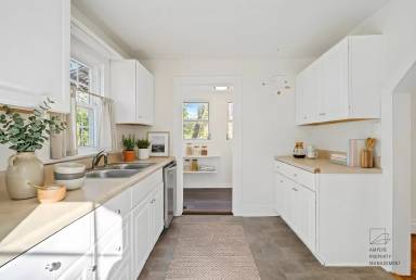 Main picture of 3255 Arlington Dr