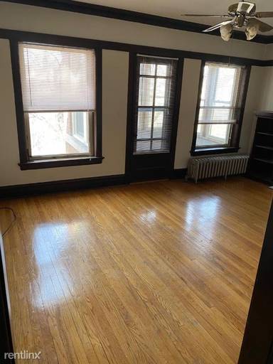 Main picture of 1431 W Victoria St