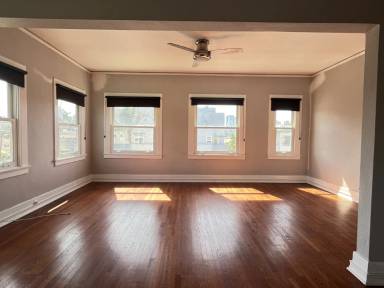 Main picture of 132 Hawthorn St