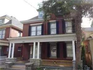 Main picture of 209 E Maxwell St