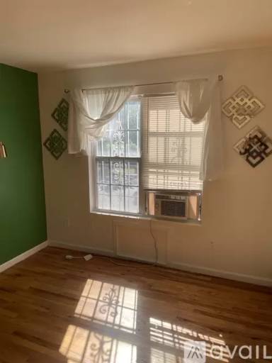 Main picture of 800 S Oak Dr