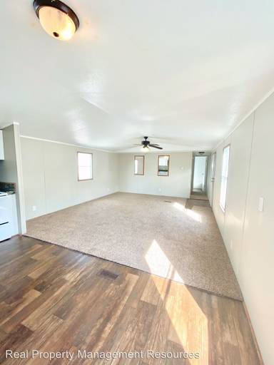 Main picture of 612 W 2nd St