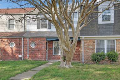 Main picture of 620 Red Horse Ln