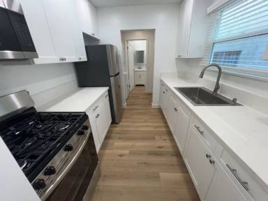 Main picture of 325 E Elmwood Ave