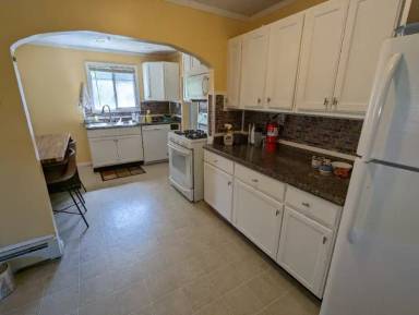 Main picture of 196 Girard Ave