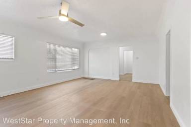 Main picture of 618 W 54th St