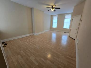 Main picture of 2820 Poplar St
