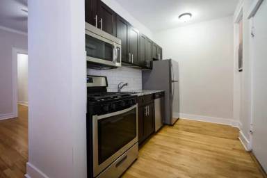 Main picture of 1422 W Devon Ave