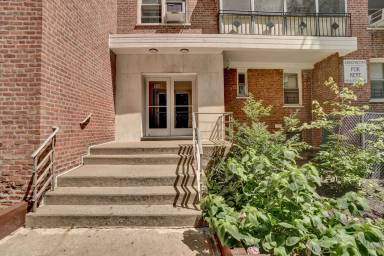 Main picture of 150 Parkway N