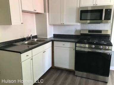 Main picture of 146 Pleasant St