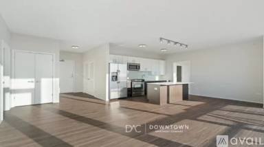 Main picture of 801 W Adams St