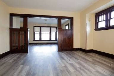 Main picture of 908 1/2 Forsythe St