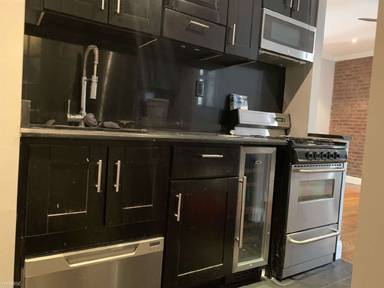 Main picture of 330 E 100th St