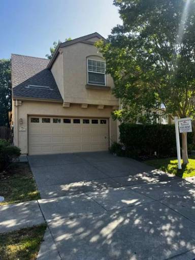 Main picture of 494 Hawk Dr