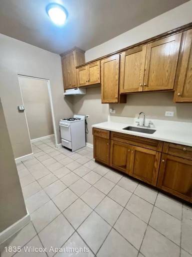 Main picture of 1835 Wilcox Ave