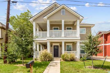 Main picture of 105 Richards St