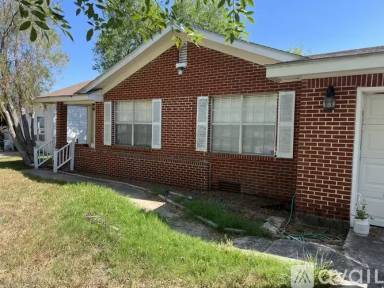 Main picture of 206 E 5th St